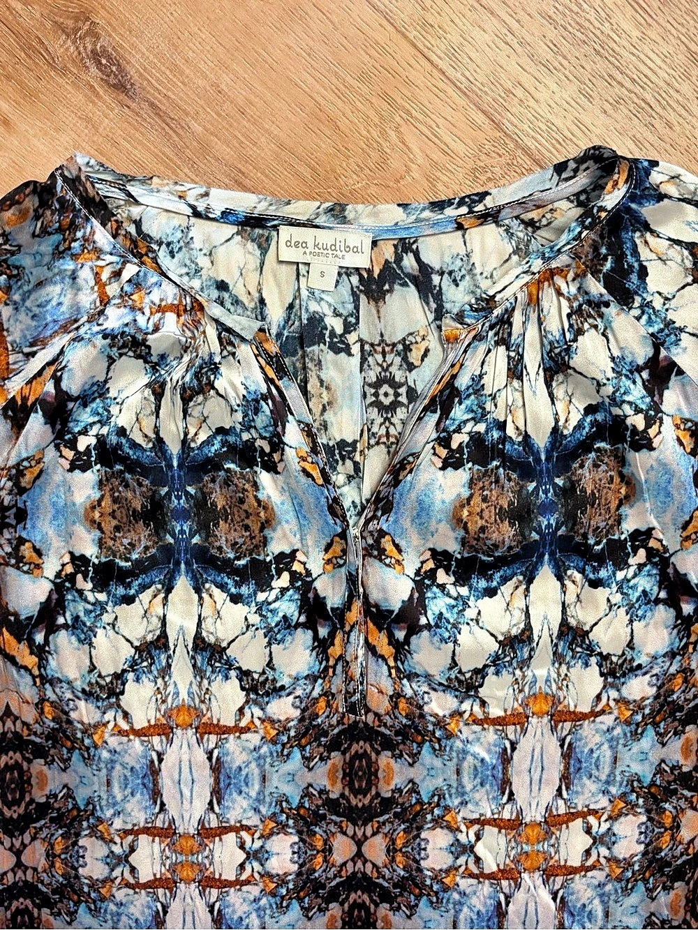 dea kudibal Geometric Silk Blend Blouse Size Small Like New - Picture 10 of 16